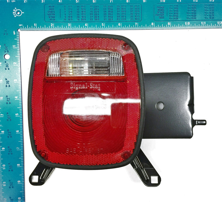 General Motors/GM Tail Lamp 15148689 NOS