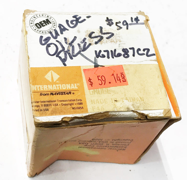 International/Navistar Oil Pressure Gauge 1671687C2 NOS