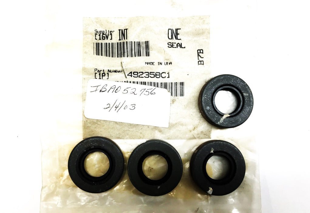 International Oil Seal 492358C1 [Lot of 4] NOS