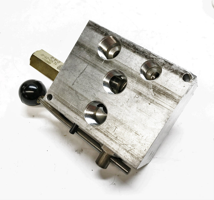 Sauer Danfoss Auger Spinner Control Valve 158G5606 (Missing Knobs) USED