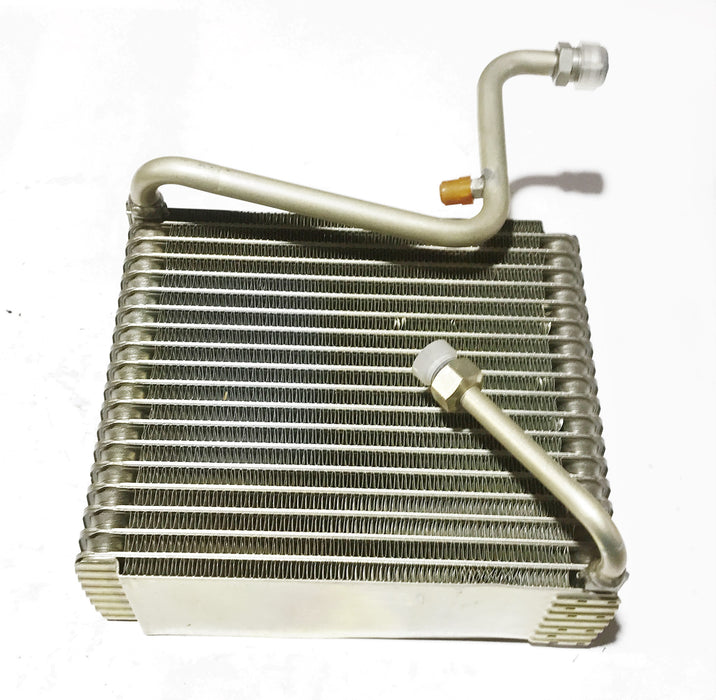 Isuzu OEM Evaporator Assembly 1835620750 (1-83562075-0) NOS