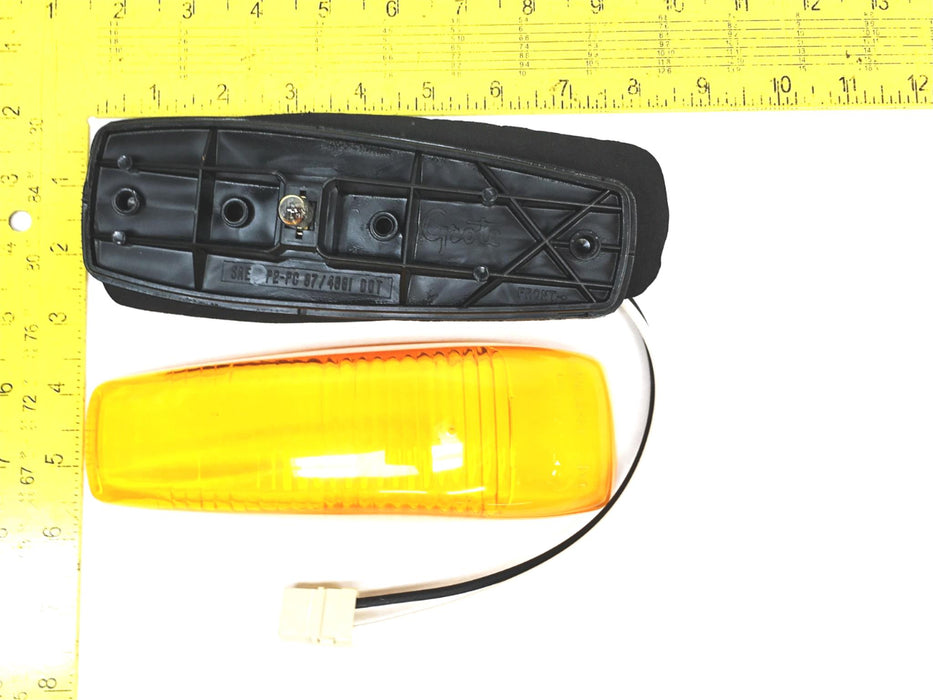 Grote Yellow Aero Cab Marker Lamp A06-14973-000 NOS