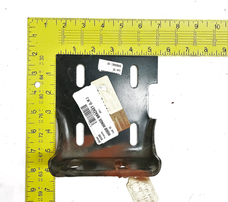 International/Navistar Bracket 1660574C1 NOS