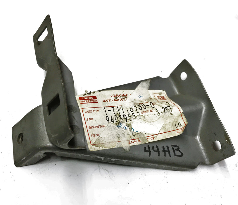Isuzu Radiator Grill Bracket 1711185800 (94059552) NOS