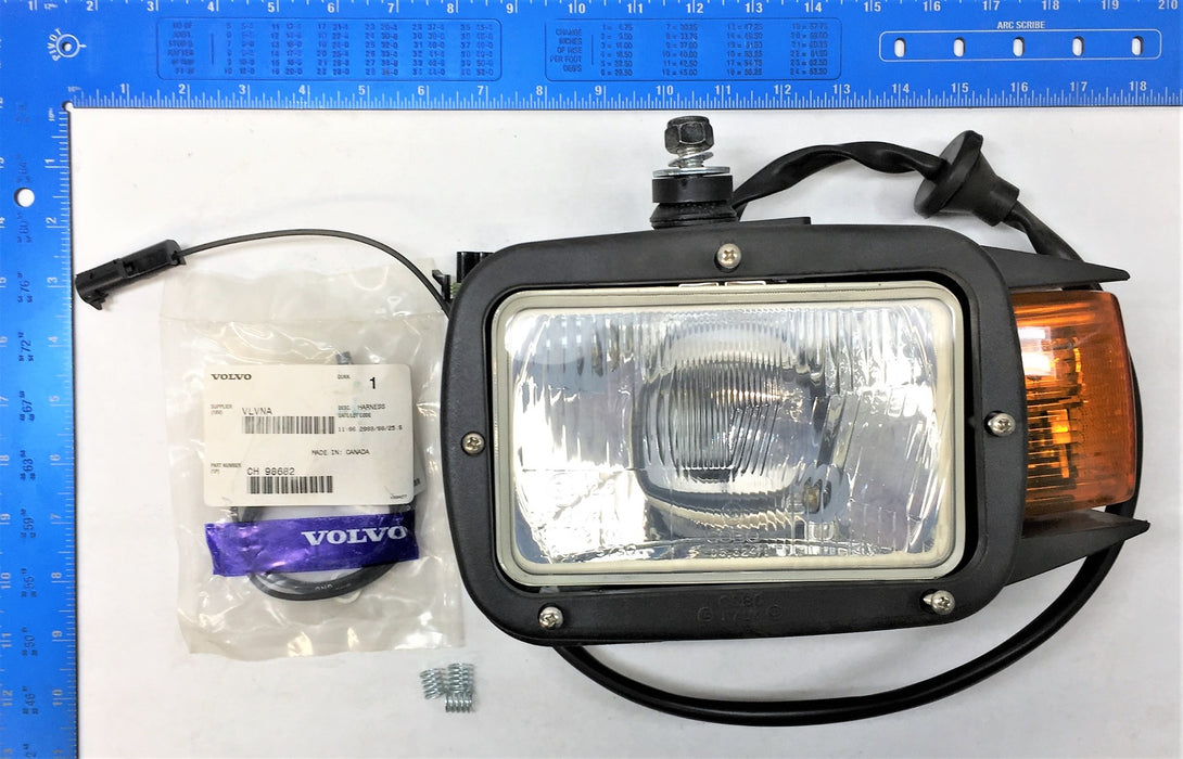 VOLVO 24V LH Headlight Assembly 98681 NOS